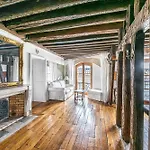 Ile Saint Louis - Quai D\'Orleans 2Bdr By B\'Your Home