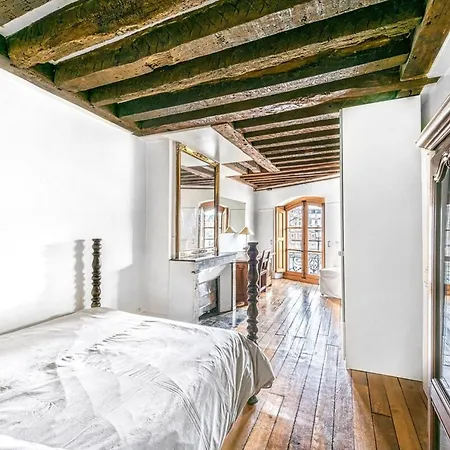 Ile Saint Louis - Quai D'orleans 2bdr By B'your Apartment *